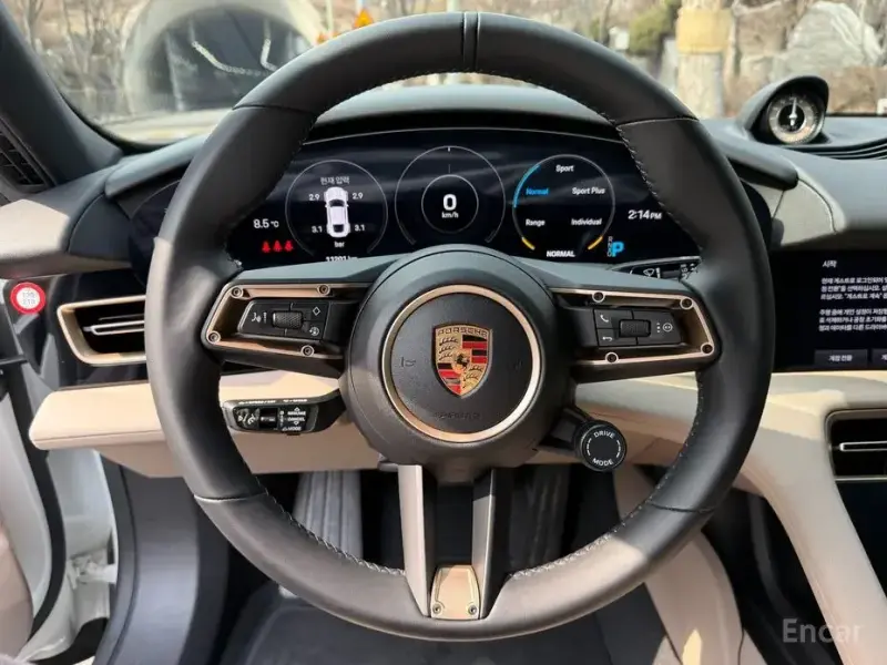 2023 Porsche Taycan с пробегом 11 200 км
