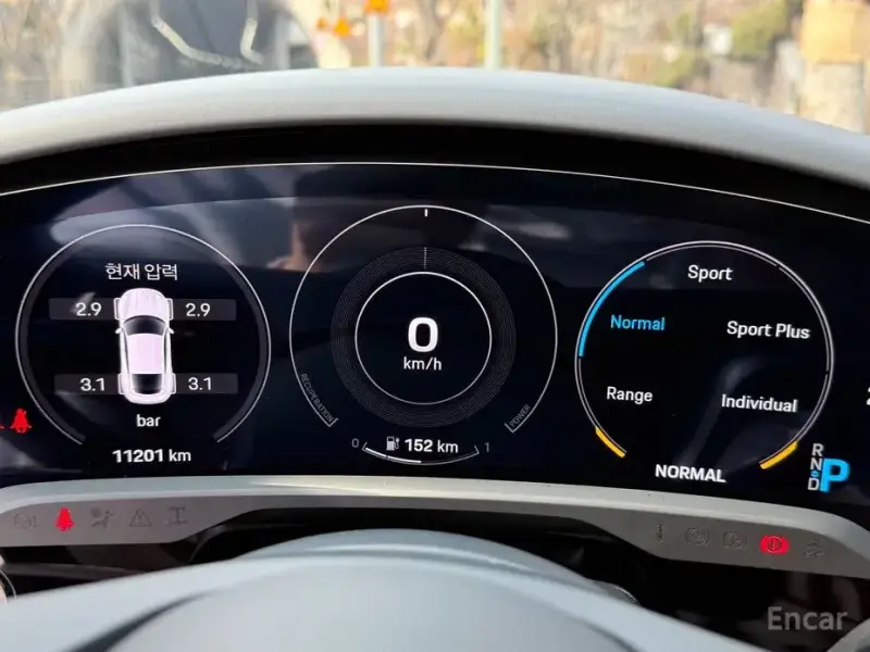 2023 Porsche Taycan с пробегом 11 200 км