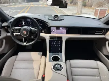 2023 Porsche Taycan с пробегом 11 200 км