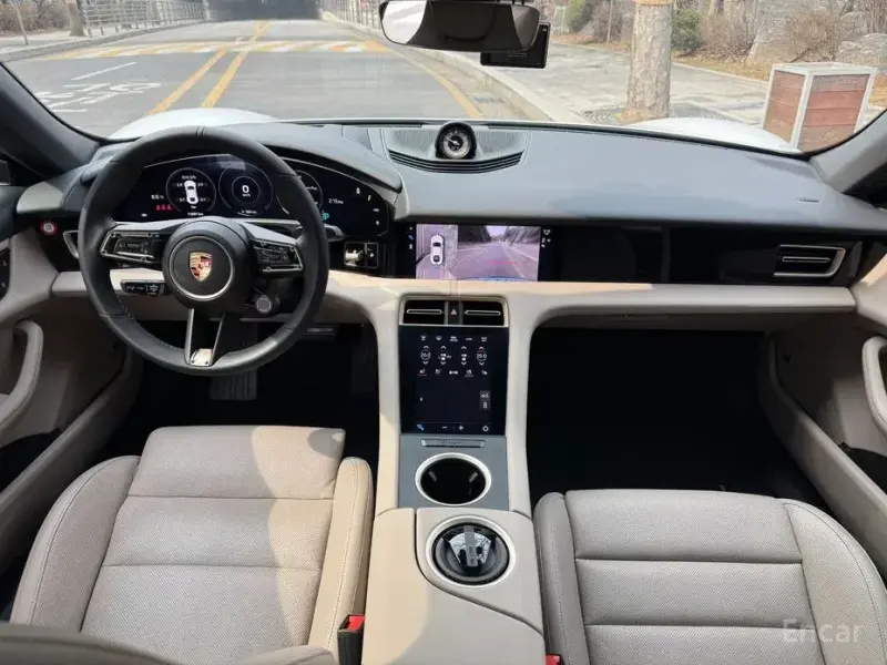 2023 Porsche Taycan с пробегом 11 200 км