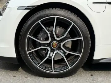 2023 Porsche Taycan с пробегом 11 200 км