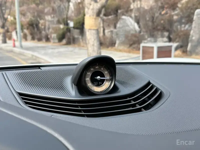 2023 Porsche Taycan с пробегом 11 200 км