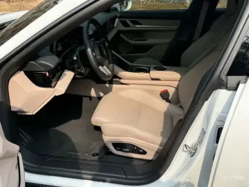 2023 Porsche Taycan с пробегом 11 200 км