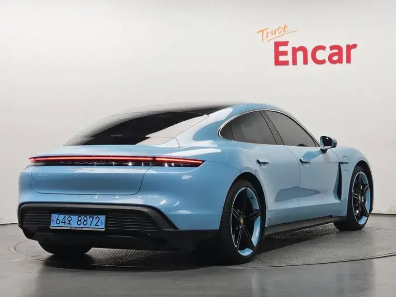 2023 Porsche Taycan с пробегом 13 274 км