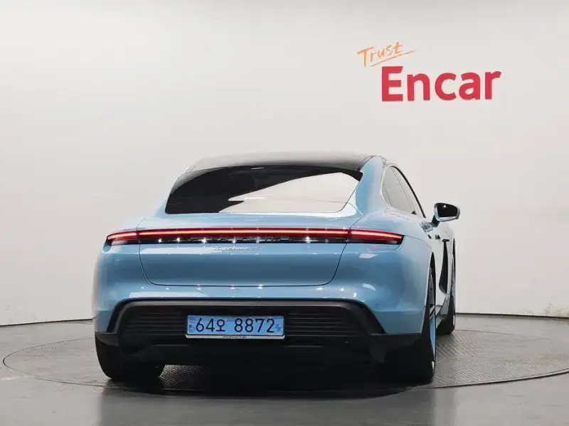 2023 Porsche Taycan с пробегом 13 274 км