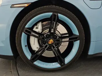 2023 Porsche Taycan с пробегом 13 274 км