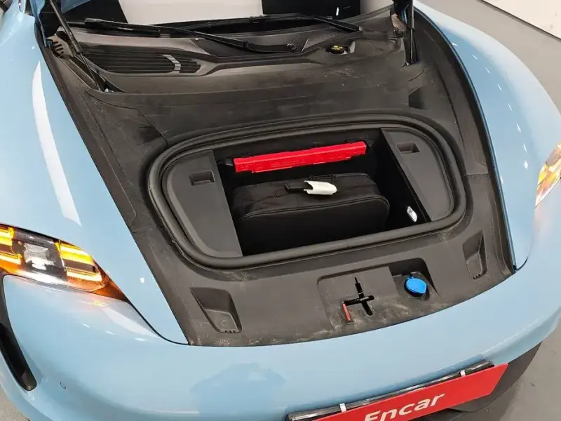 2023 Porsche Taycan с пробегом 13 274 км