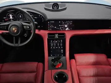 2023 Porsche Taycan с пробегом 13 274 км