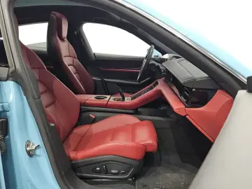 2023 Porsche Taycan с пробегом 13 274 км