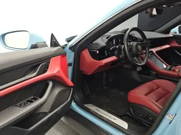 2023 Porsche Taycan с пробегом 13 274 км