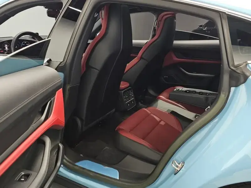 2023 Porsche Taycan с пробегом 13 274 км