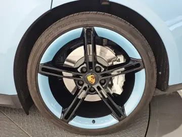 2023 Porsche Taycan с пробегом 13 274 км