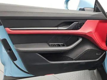 2023 Porsche Taycan с пробегом 13 274 км