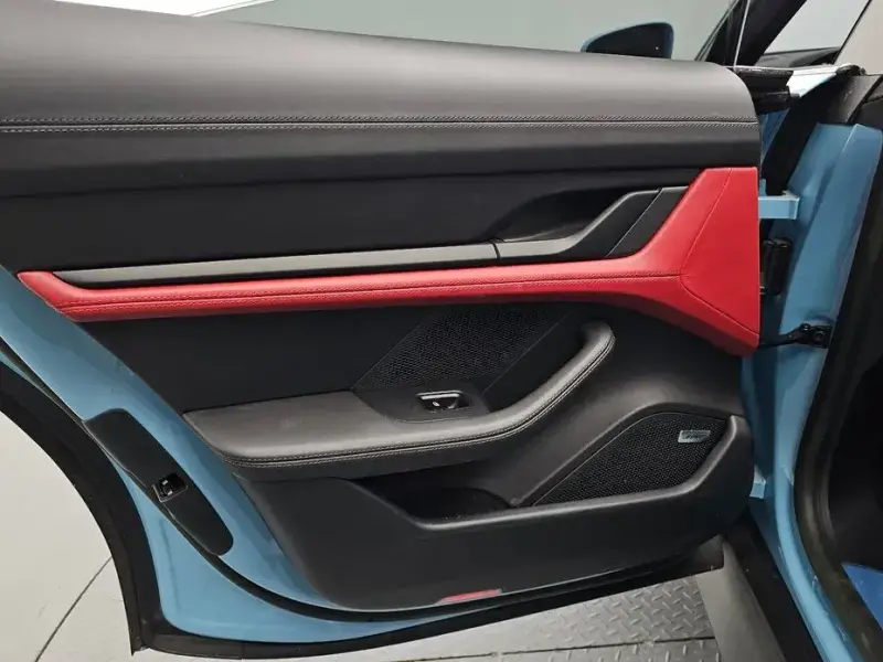 2023 Porsche Taycan с пробегом 13 274 км