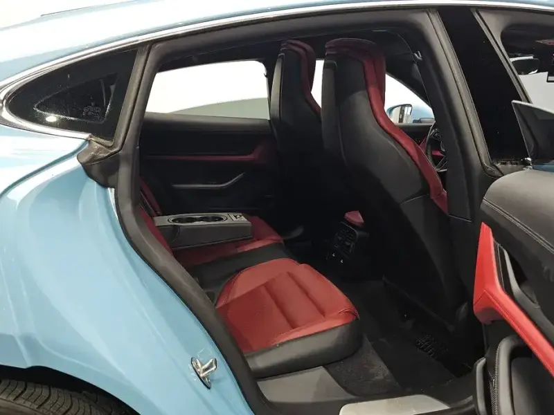 2023 Porsche Taycan с пробегом 13 274 км