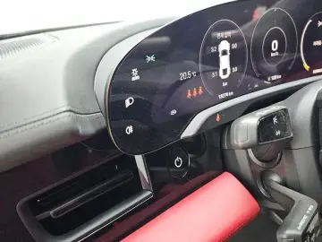 2023 Porsche Taycan с пробегом 13 274 км