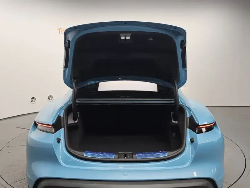 2023 Porsche Taycan с пробегом 13 274 км