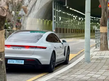 2022 Porsche Taycan с пробегом 14 900 км