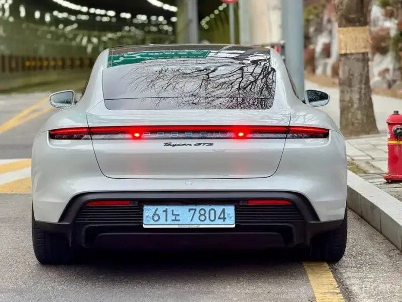2022 Porsche Taycan с пробегом 14 900 км