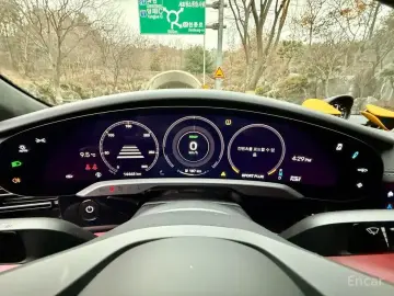 2022 Porsche Taycan с пробегом 14 900 км