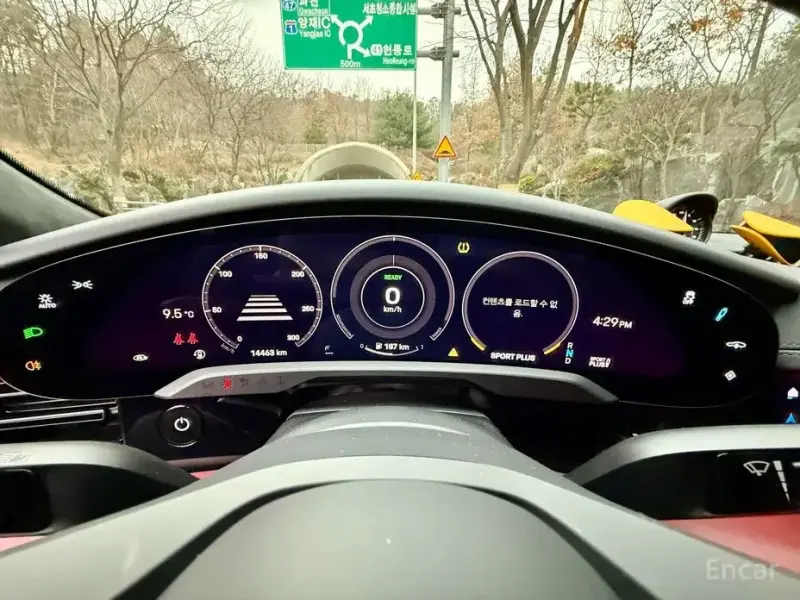 2022 Porsche Taycan с пробегом 14 900 км