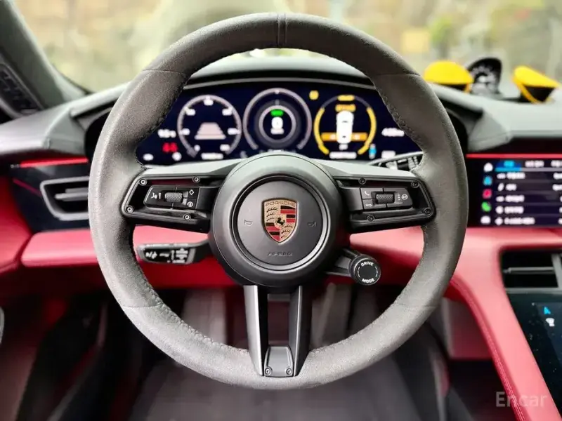 2022 Porsche Taycan с пробегом 14 900 км