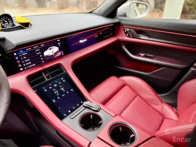 2022 Porsche Taycan с пробегом 14 900 км