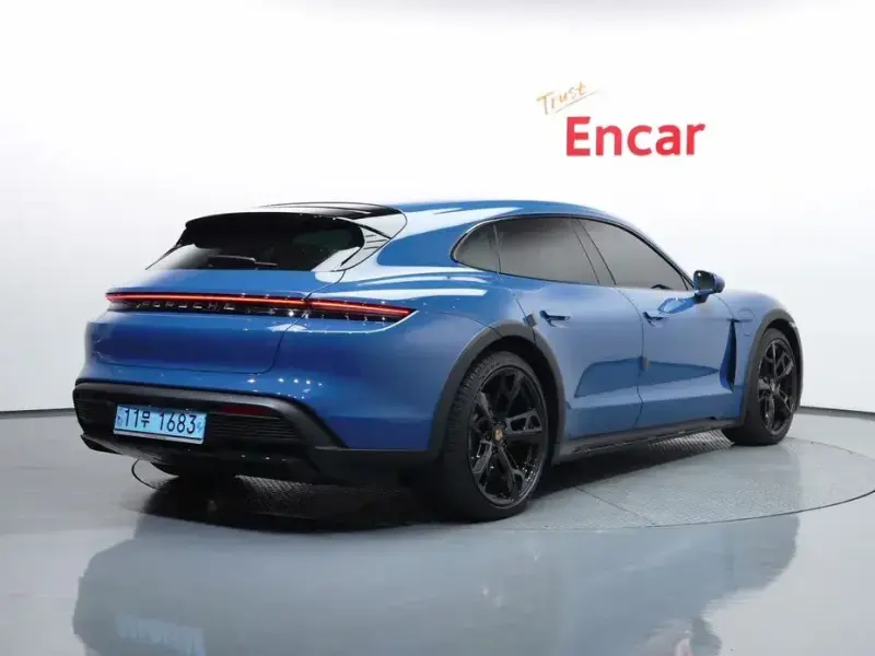 2022 Porsche Taycan с пробегом 13 787 км