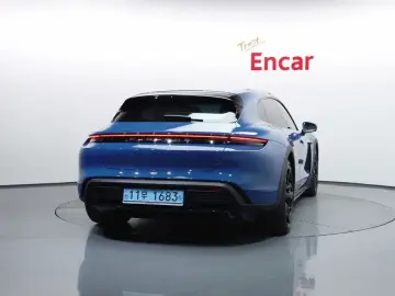 2022 Porsche Taycan с пробегом 13 787 км