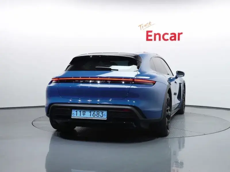 2022 Porsche Taycan с пробегом 13 787 км