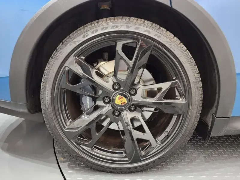 2022 Porsche Taycan с пробегом 13 787 км