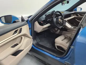 2022 Porsche Taycan с пробегом 13 787 км