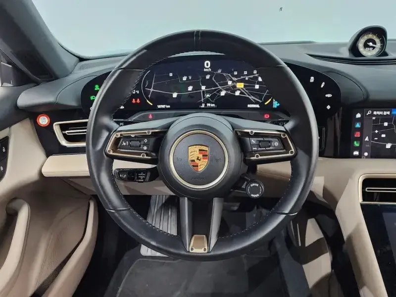 2022 Porsche Taycan с пробегом 13 787 км