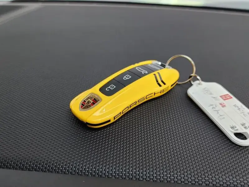 2022 Porsche Taycan с пробегом 13 787 км