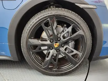 2022 Porsche Taycan с пробегом 13 787 км