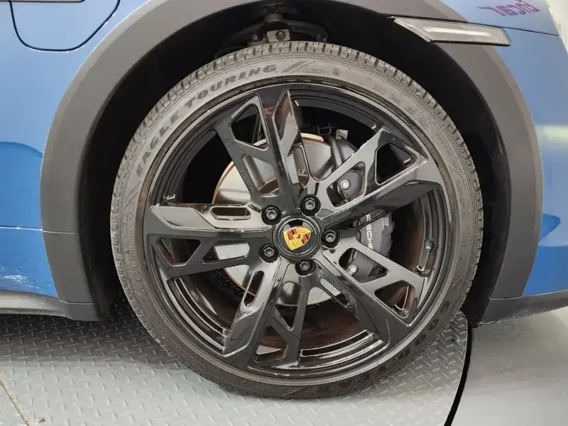 2022 Porsche Taycan с пробегом 13 787 км