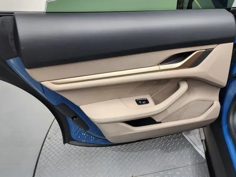 2022 Porsche Taycan с пробегом 13 787 км