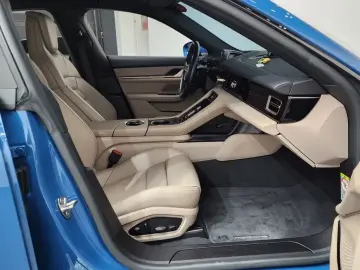 2022 Porsche Taycan с пробегом 13 787 км