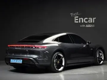 2021 Porsche Taycan с пробегом 26 960 км