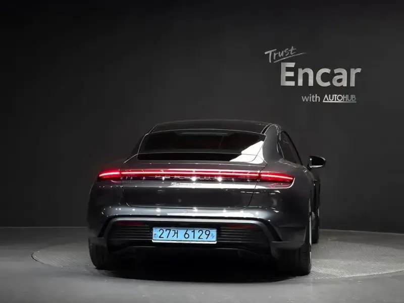 2021 Porsche Taycan с пробегом 26 960 км
