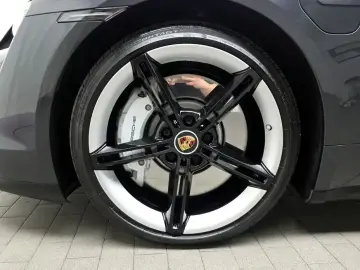 2021 Porsche Taycan с пробегом 26 960 км