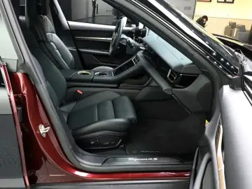 2022 Porsche Taycan с пробегом 20 790 км