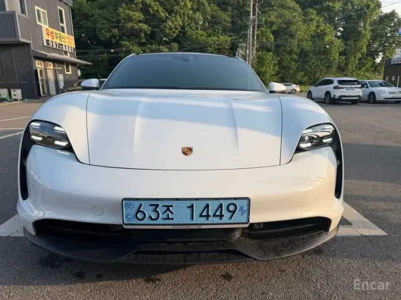 2023 Porsche Taycan с пробегом 22 891 км