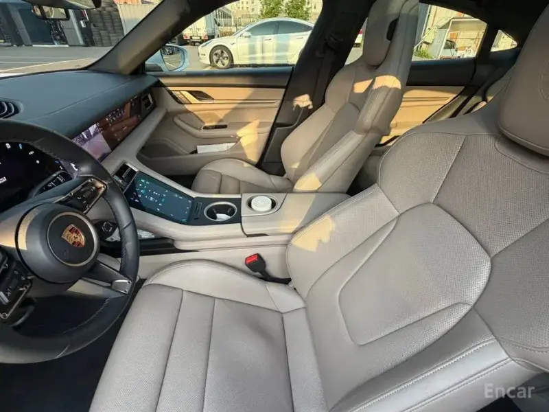 2023 Porsche Taycan с пробегом 22 891 км