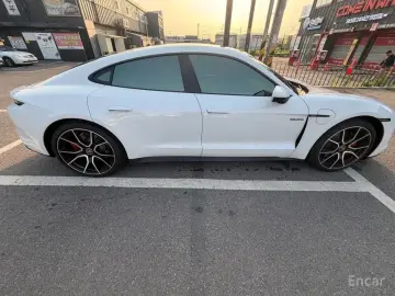 2023 Porsche Taycan с пробегом 22 891 км