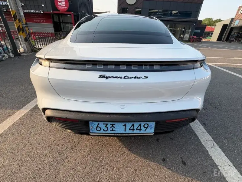 2023 Porsche Taycan с пробегом 22 891 км