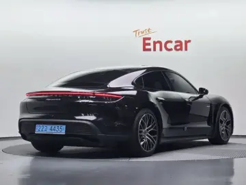 2022 Porsche Taycan с пробегом 15 404 км