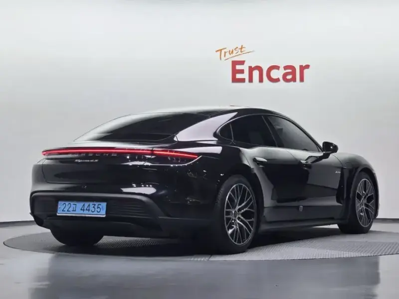 2022 Porsche Taycan с пробегом 15 404 км