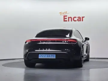 2022 Porsche Taycan с пробегом 15 404 км