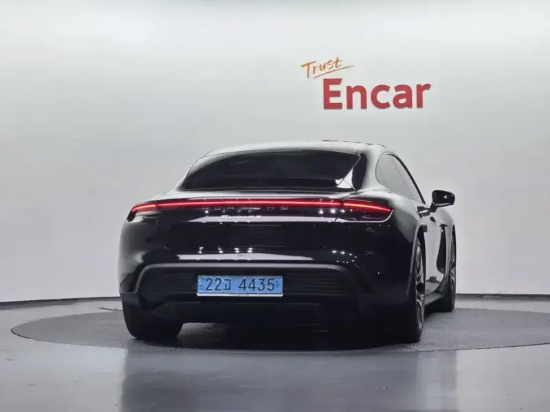 2022 Porsche Taycan с пробегом 15 404 км